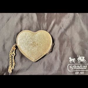 Beautiful Coach coin purse! Perfect condition, no scuffs no scratches! Gorgeous!